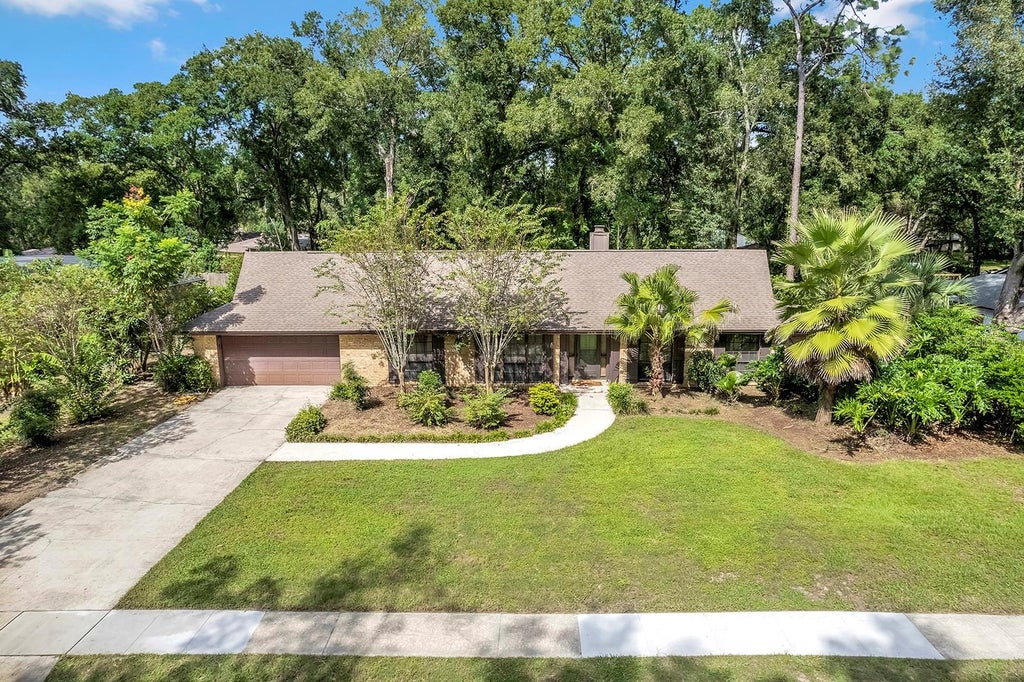 Photo of 432 Burnt Tree Lane, Apopka, FL 32712 (MLS # O6450310)