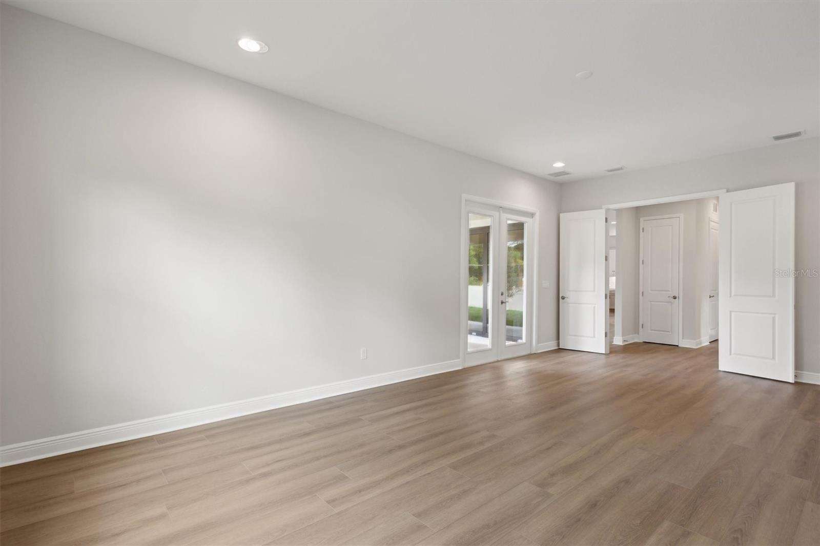 CRESTWOOD ESTATES - Residential