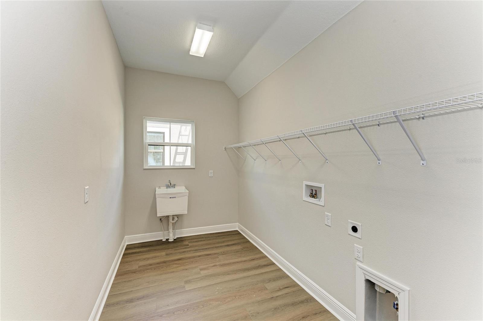 CRESTWOOD ESTATES - Residential