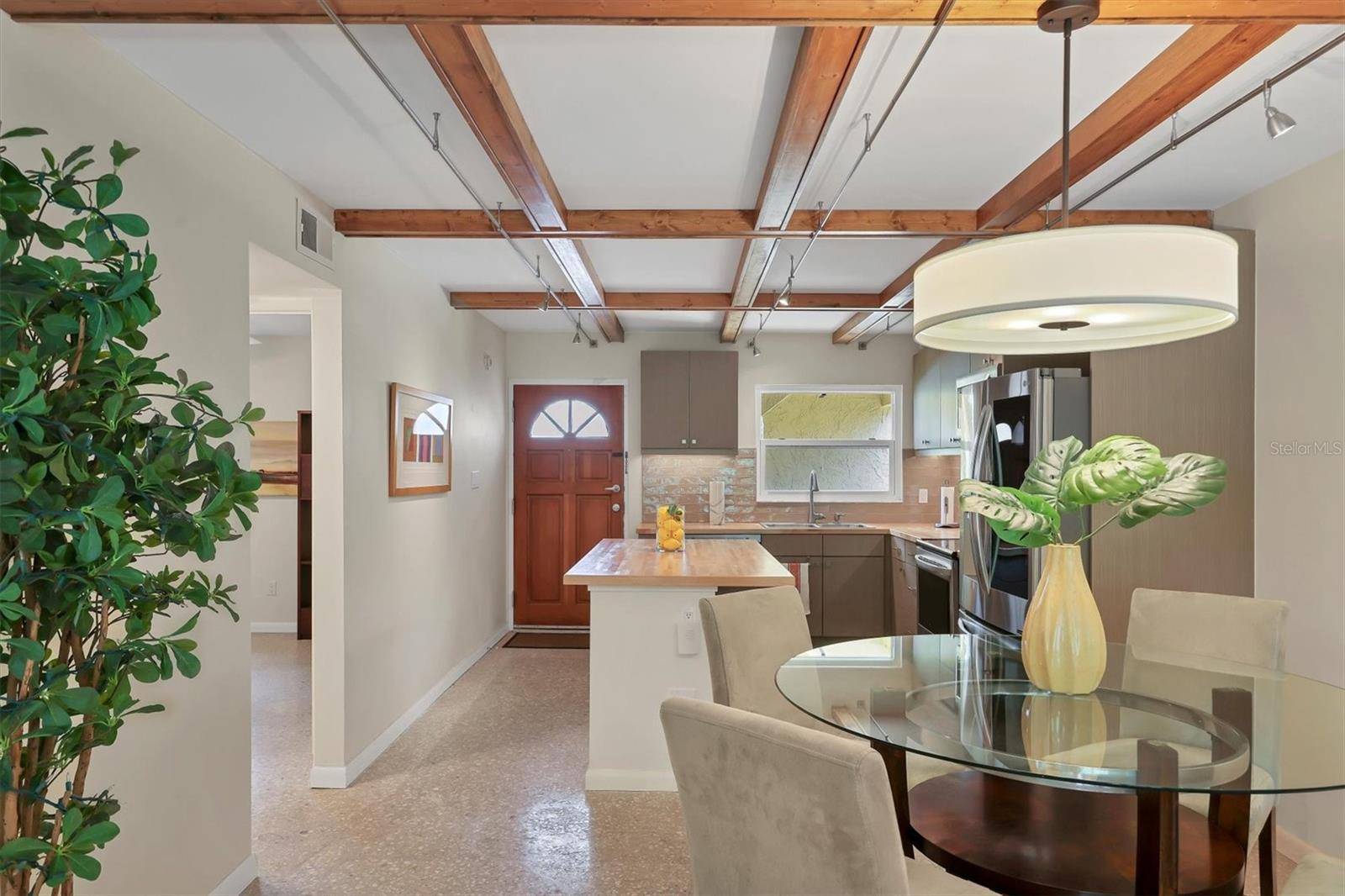 BAYOU HOUSE APTS - Residential