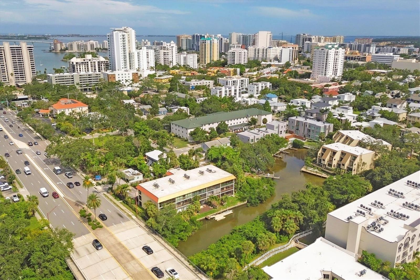 BAYOU HOUSE APTS - Residential