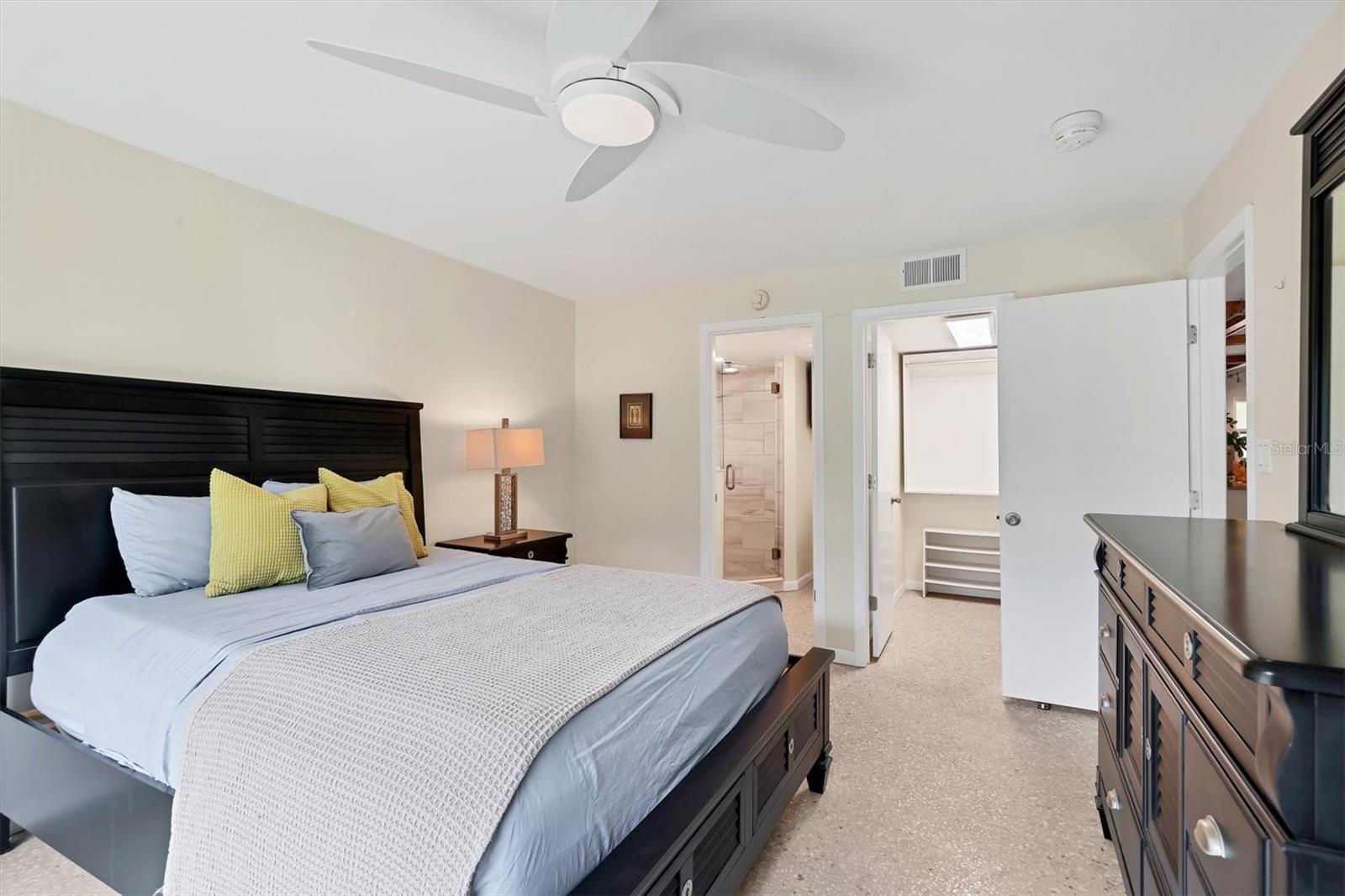 BAYOU HOUSE APTS - Residential