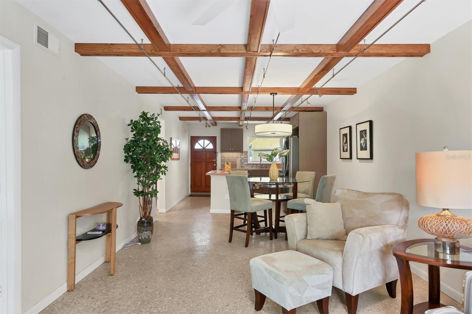 BAYOU HOUSE APTS - Residential