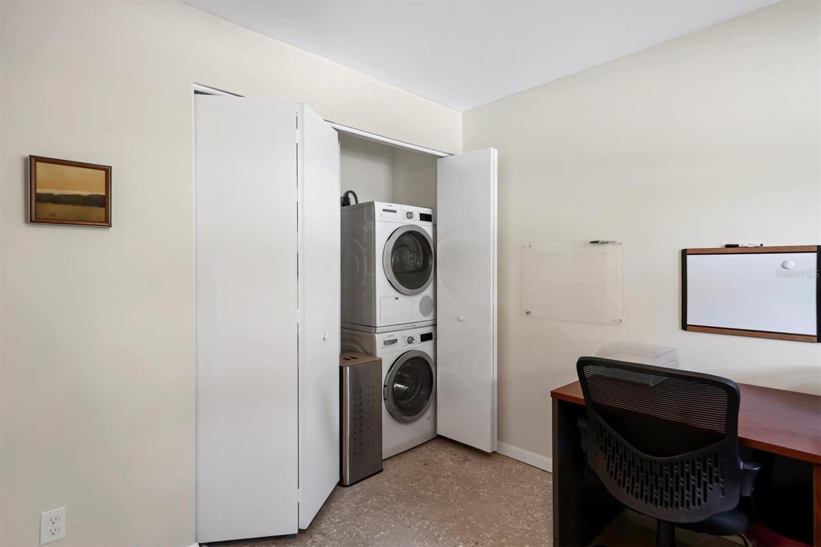 BAYOU HOUSE APTS - Residential