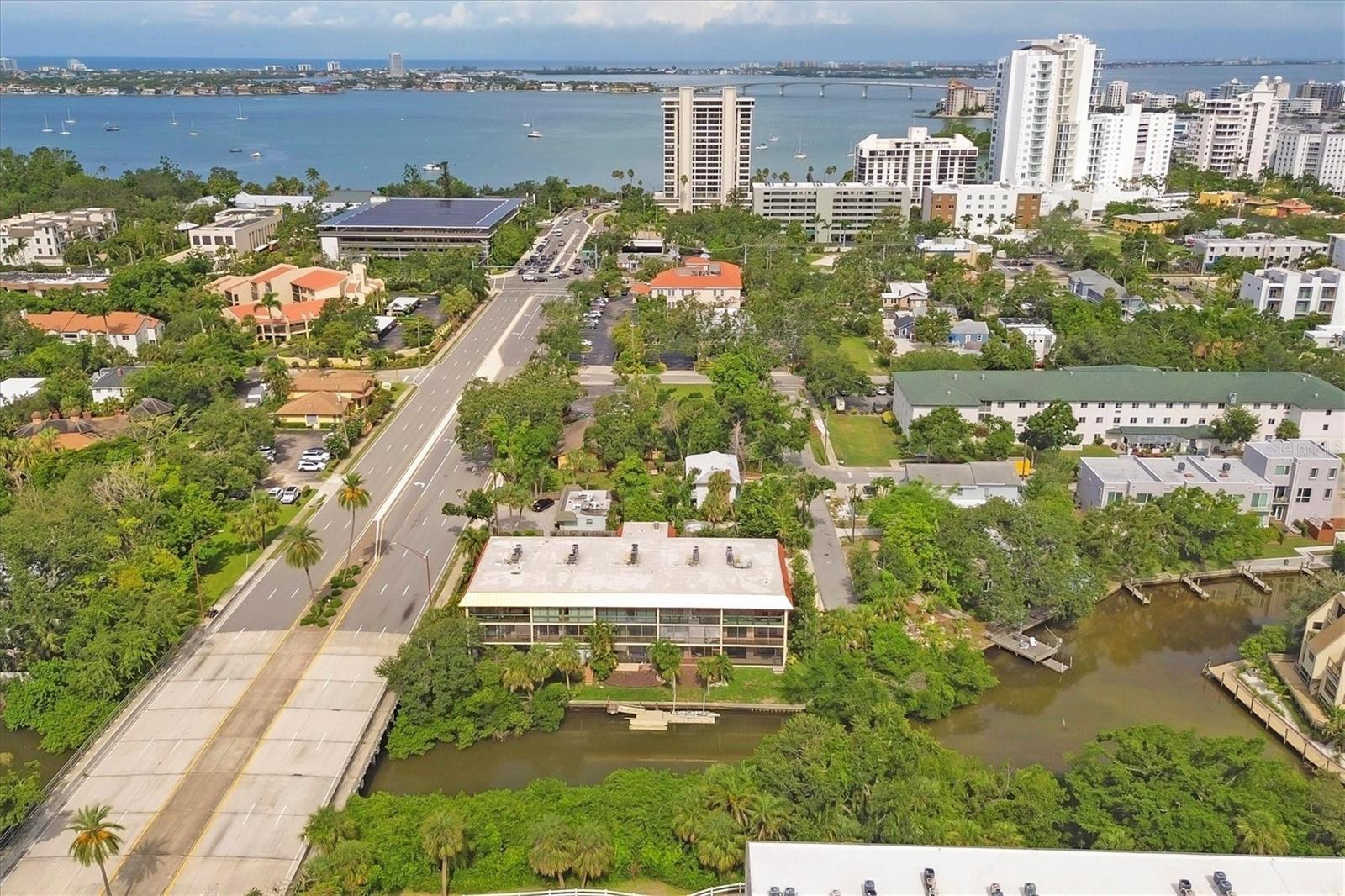 BAYOU HOUSE APTS - Residential