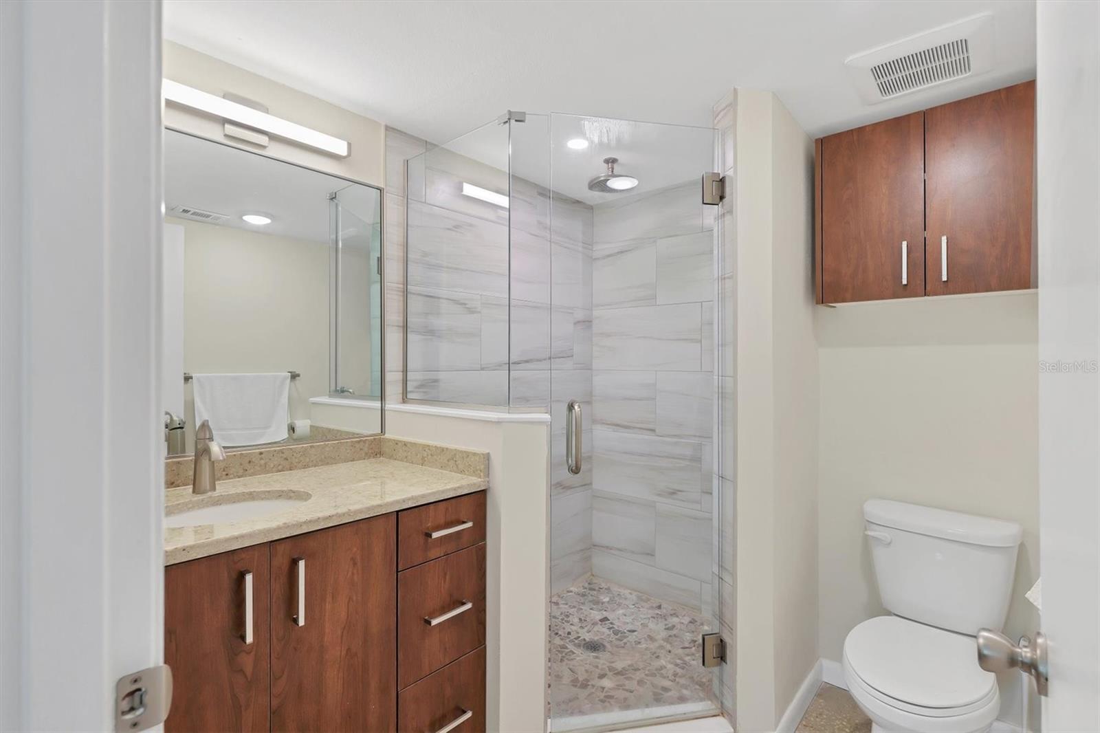 BAYOU HOUSE APTS - Residential