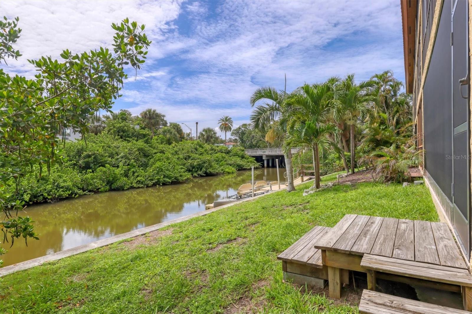 BAYOU HOUSE APTS - Residential