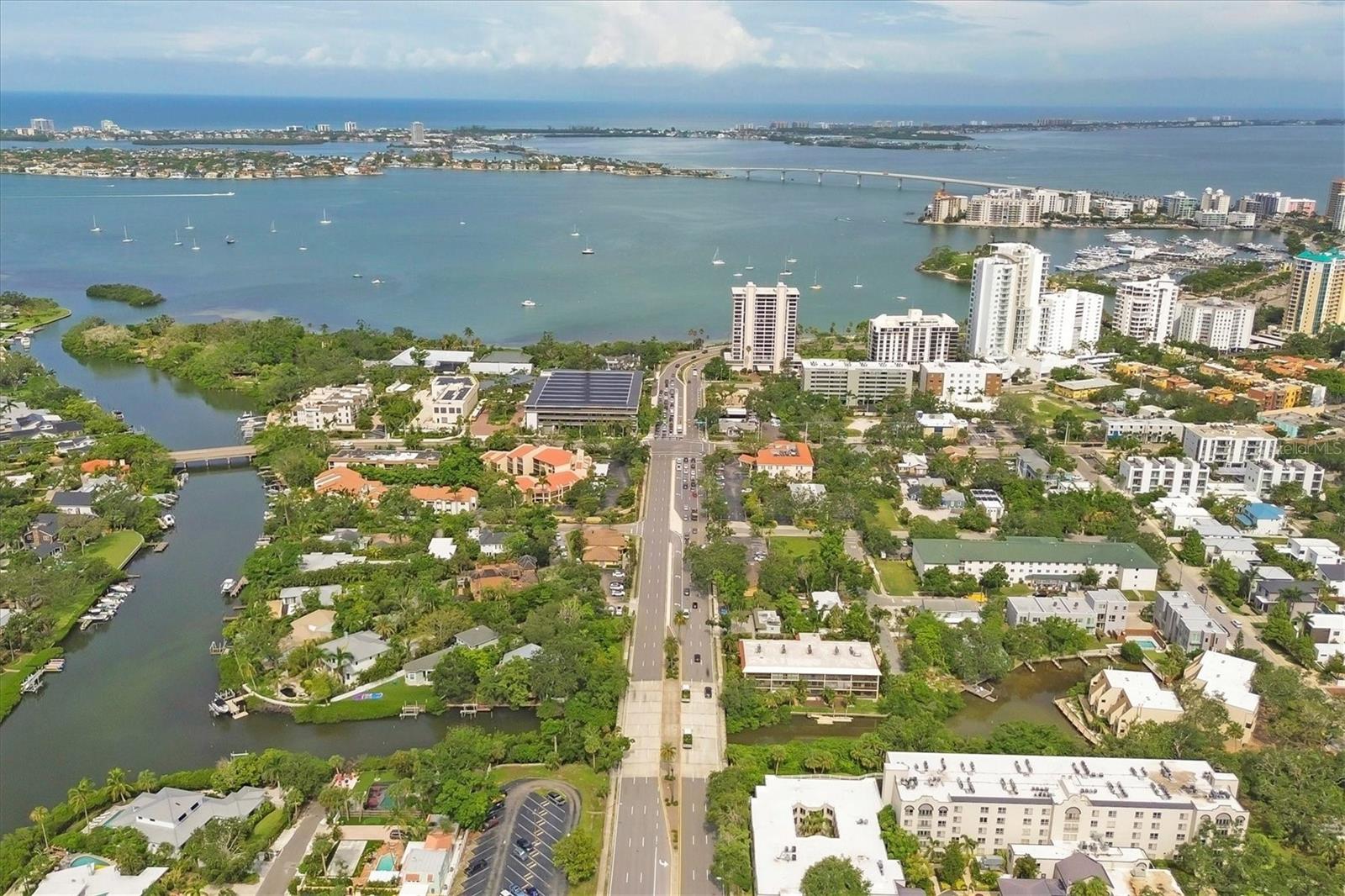 BAYOU HOUSE APTS - Residential