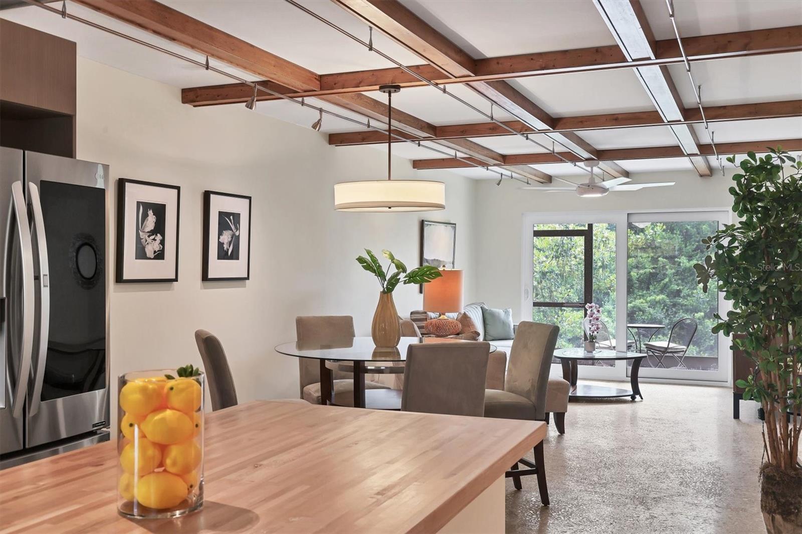 BAYOU HOUSE APTS - Residential