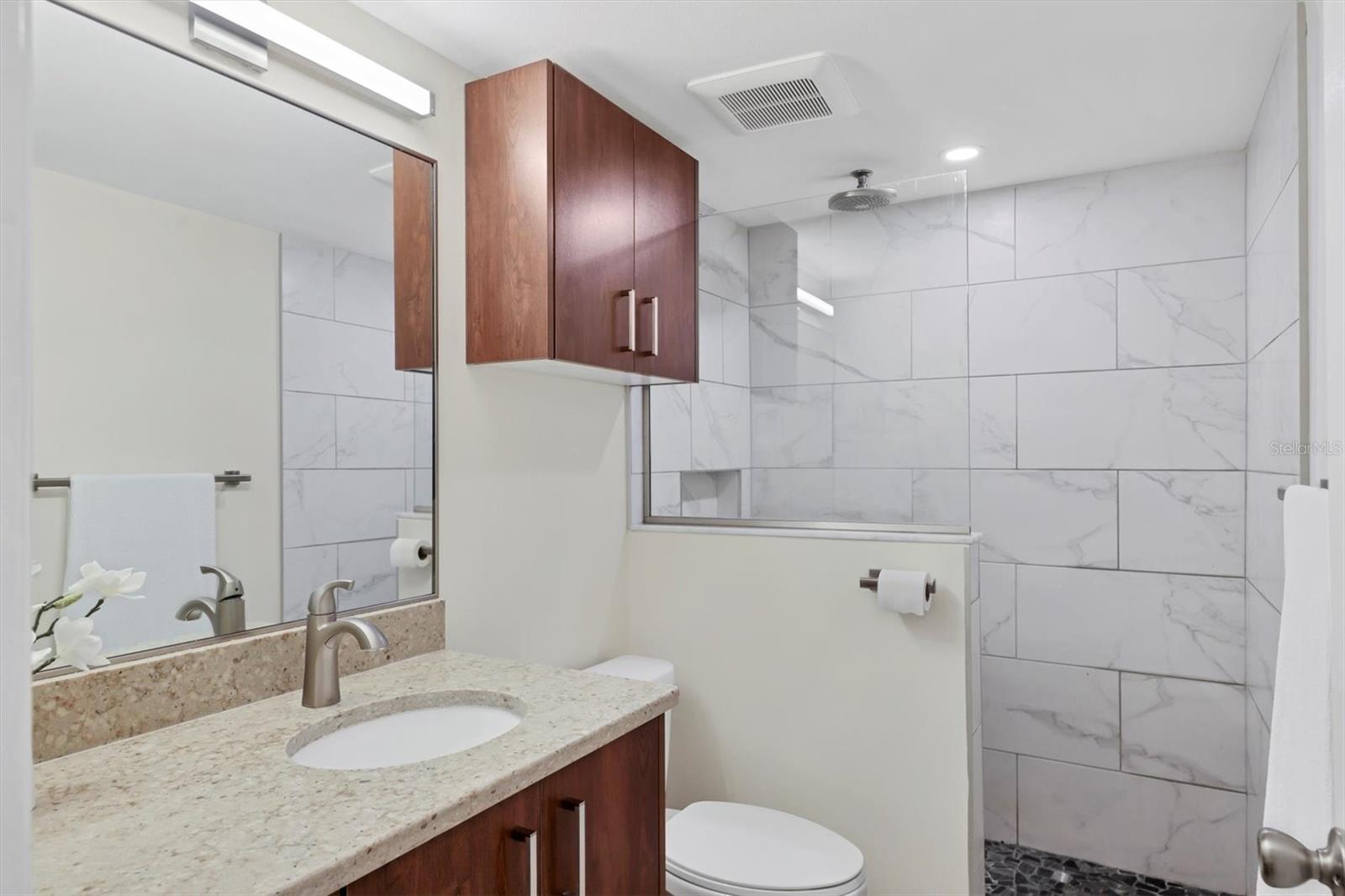 BAYOU HOUSE APTS - Residential