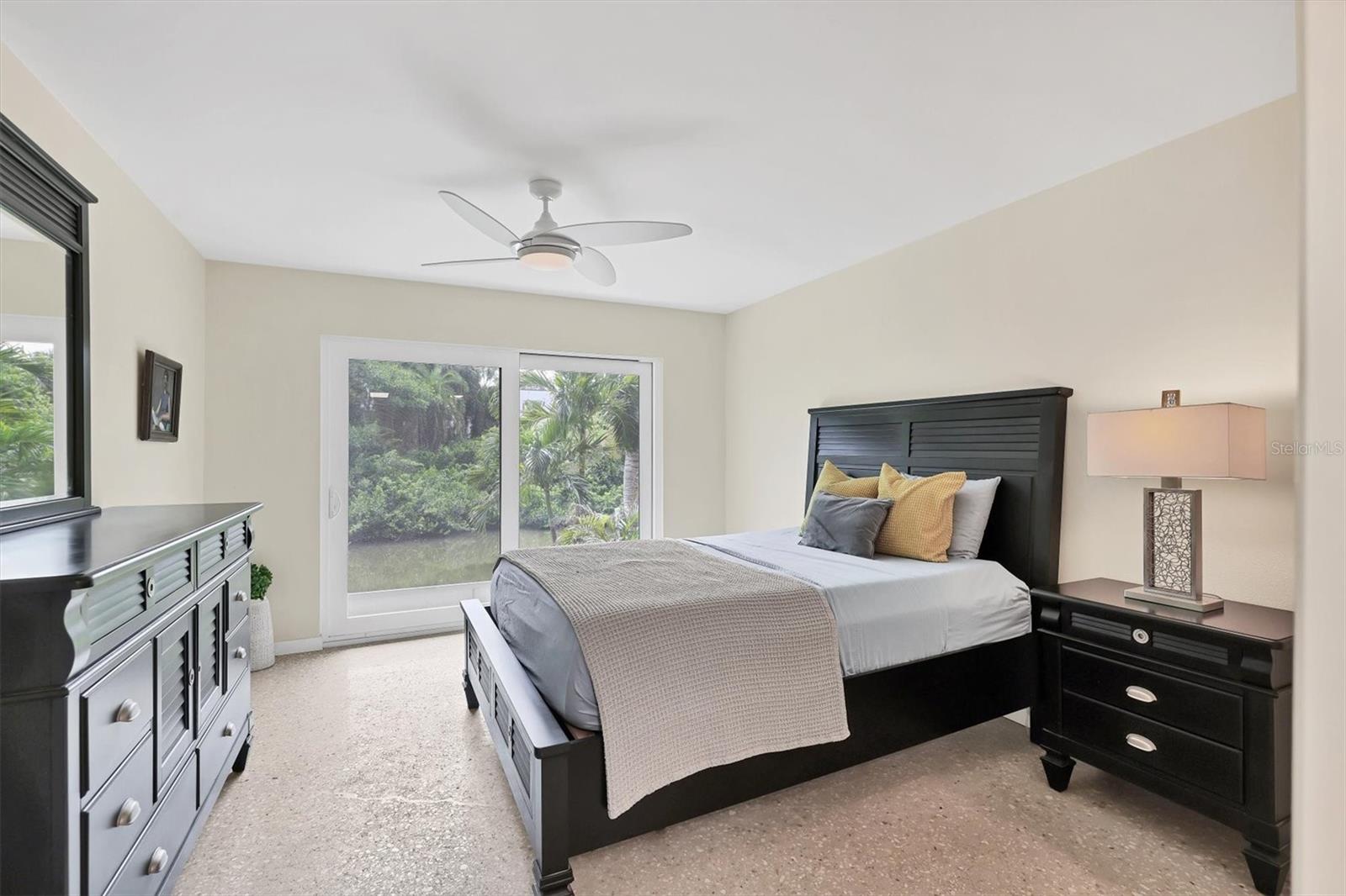 BAYOU HOUSE APTS - Residential