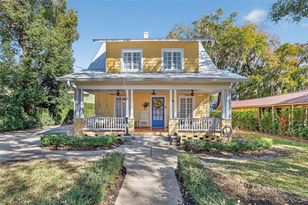 Photo of 932 N Mcdonald Street, Mount Dora, FL 32757 (MLS # G5108685)