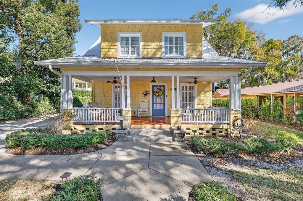 Photo of 932 N Mcdonald Street, Mount Dora, FL 32757 (MLS # G5108685)