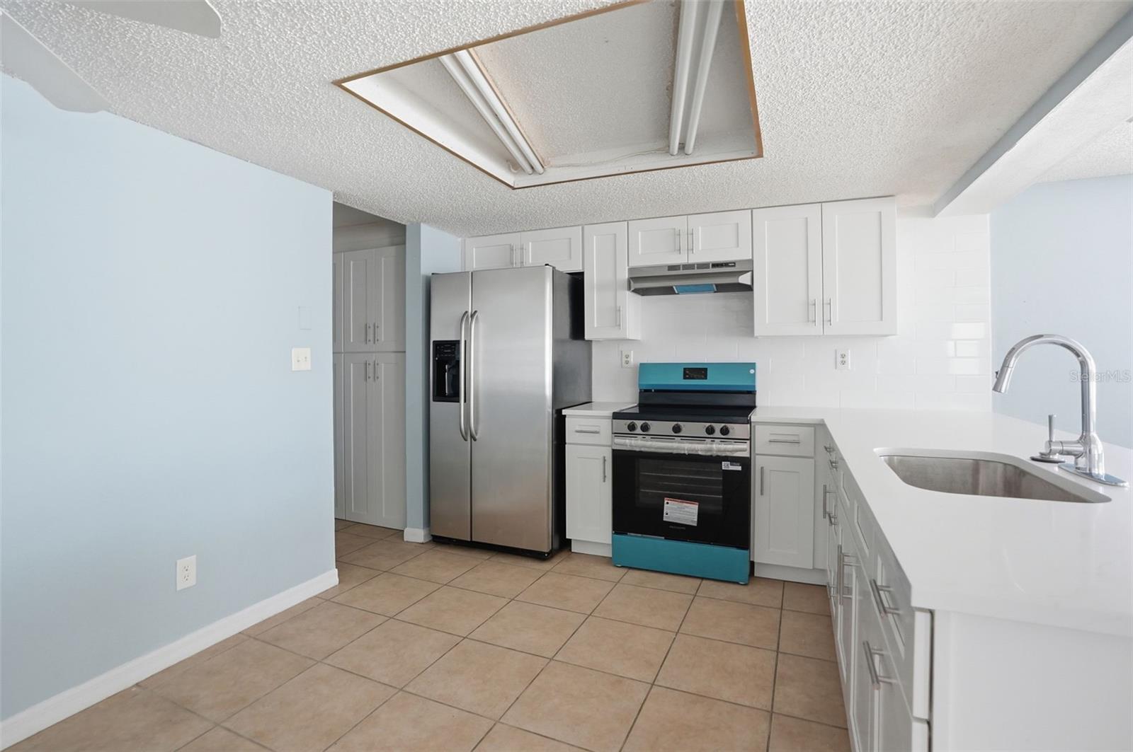 EMBASSY HILLS - Residential