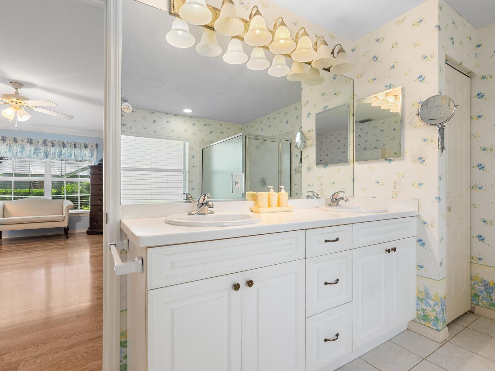 CAPE TOWN VILLAGE PH I - Residential