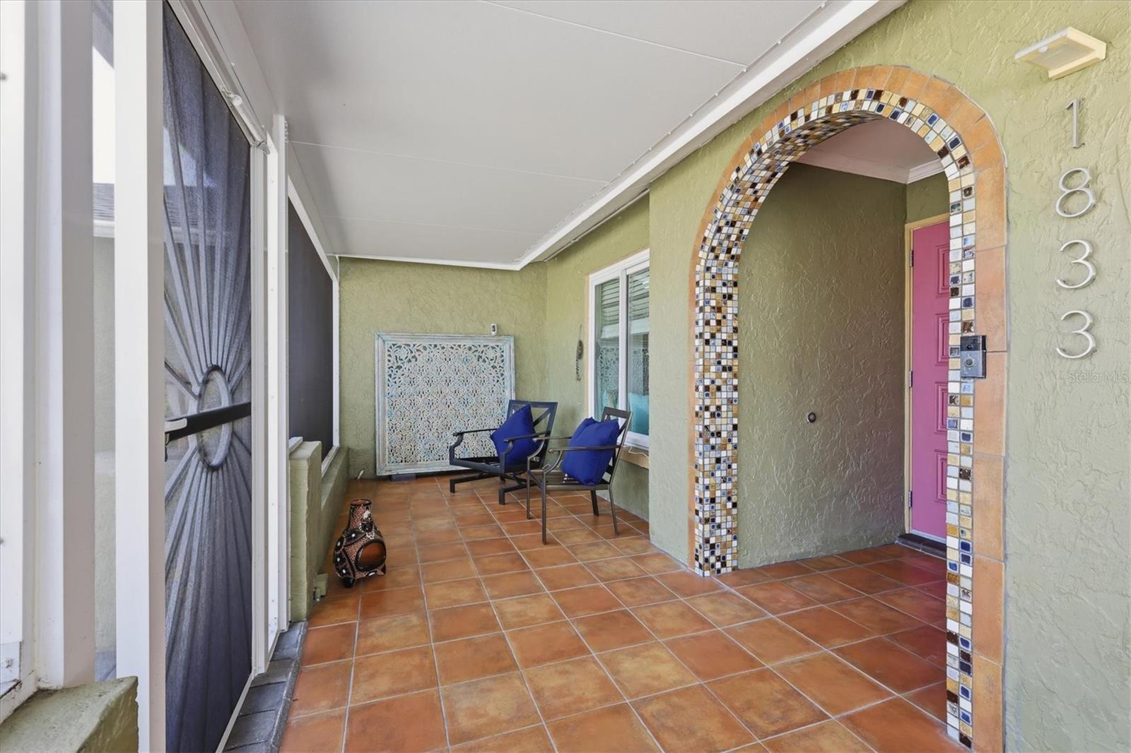 1833 OAK VIEW DRIVE