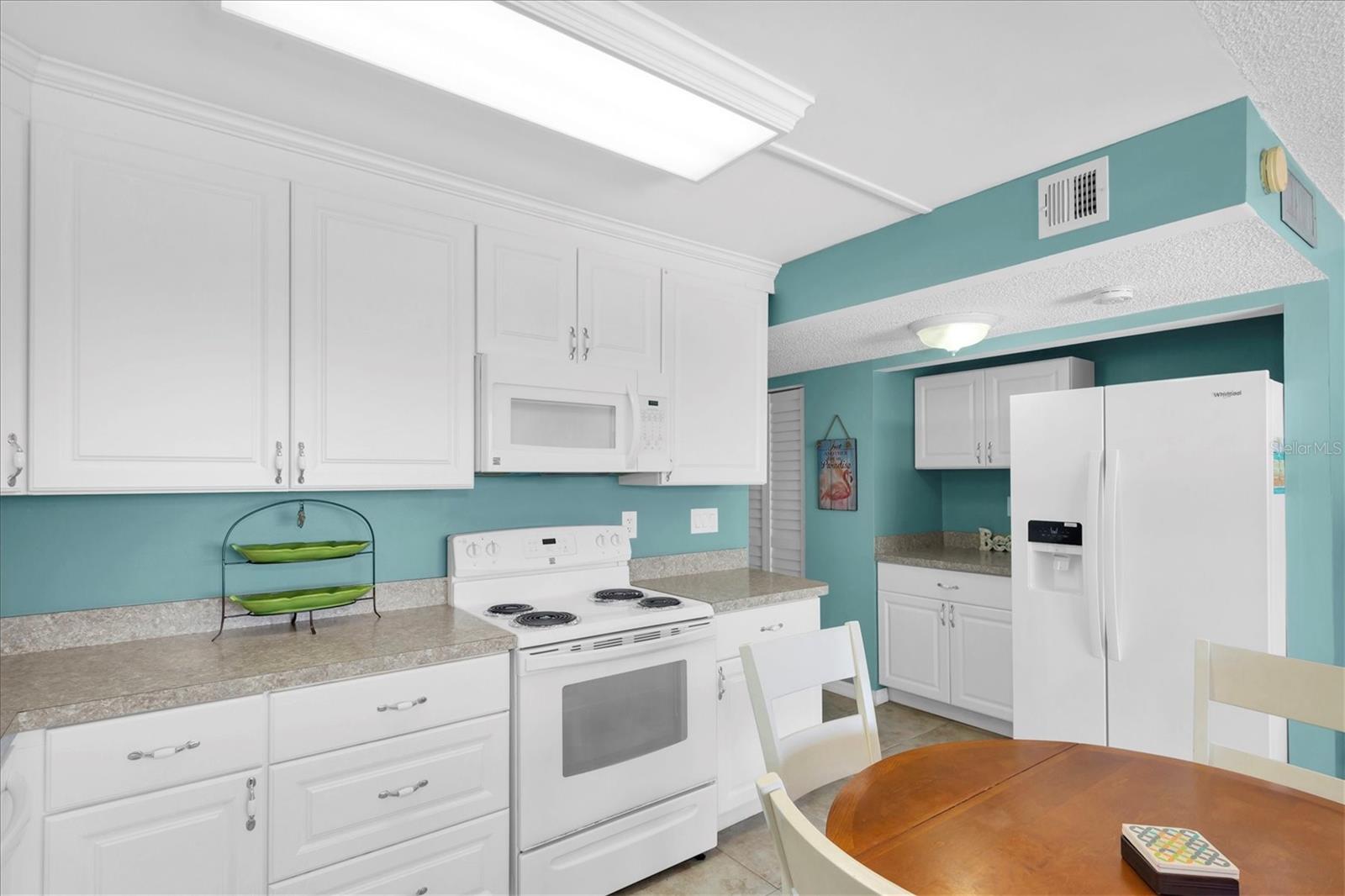 TAHITIAN TOWERS CONDO - Residential