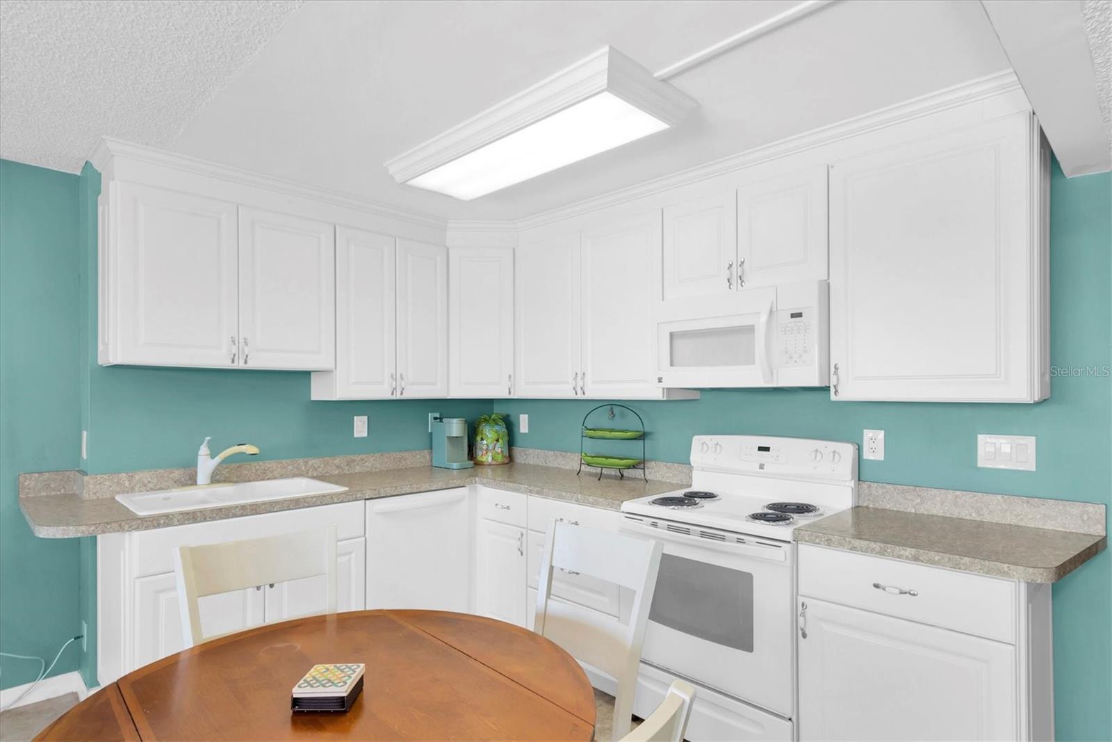 TAHITIAN TOWERS CONDO - Residential