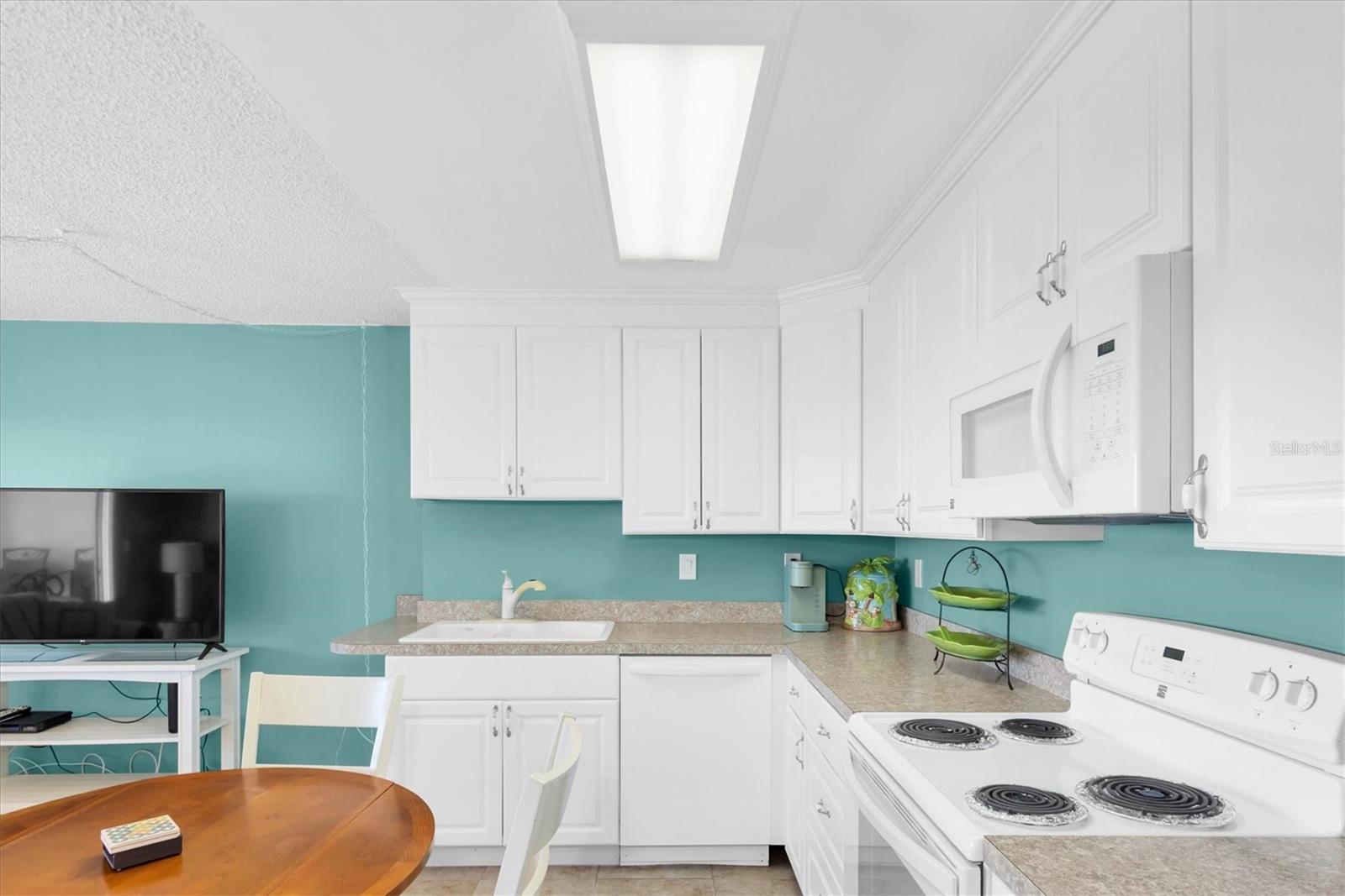 TAHITIAN TOWERS CONDO - Residential