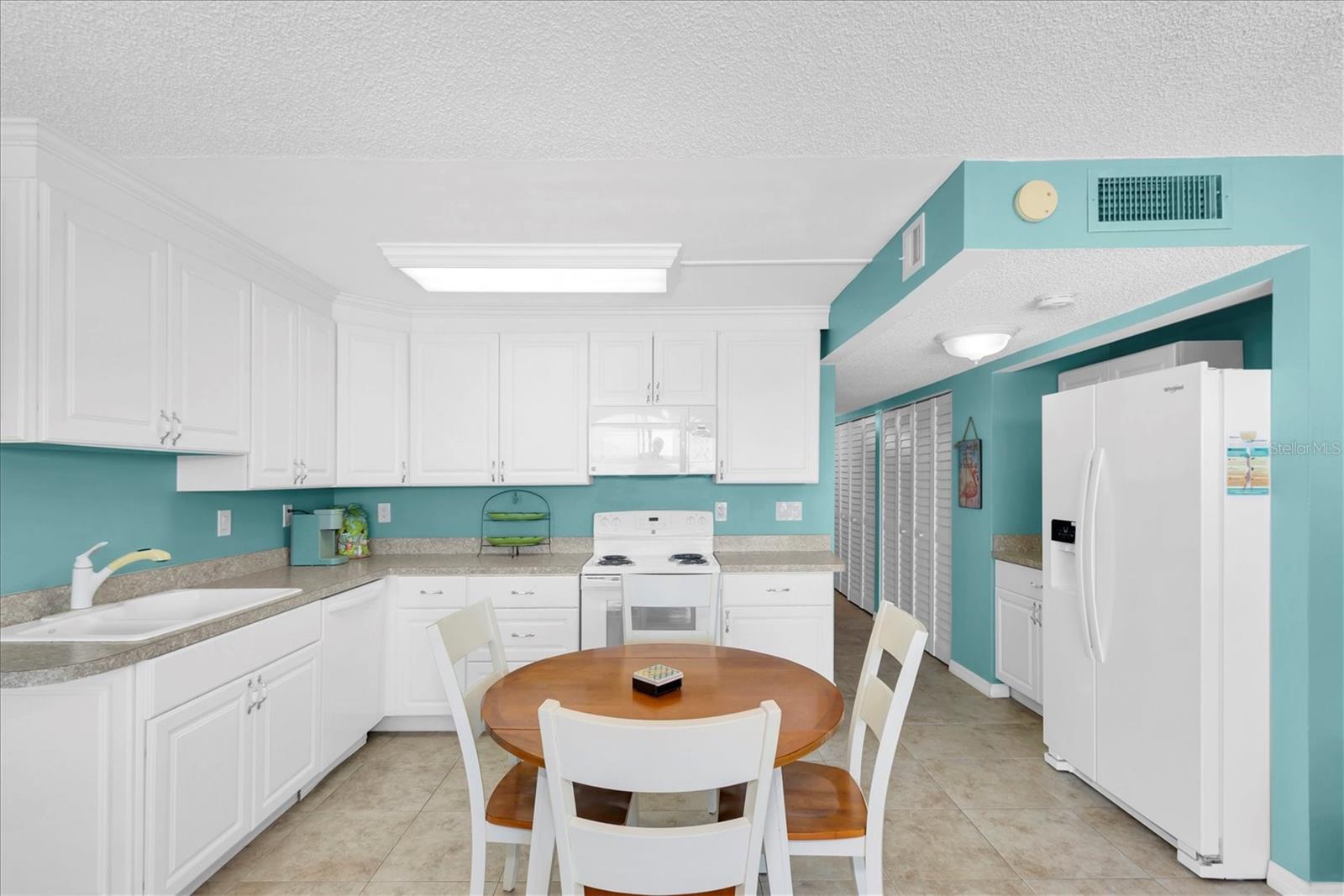 TAHITIAN TOWERS CONDO - Residential