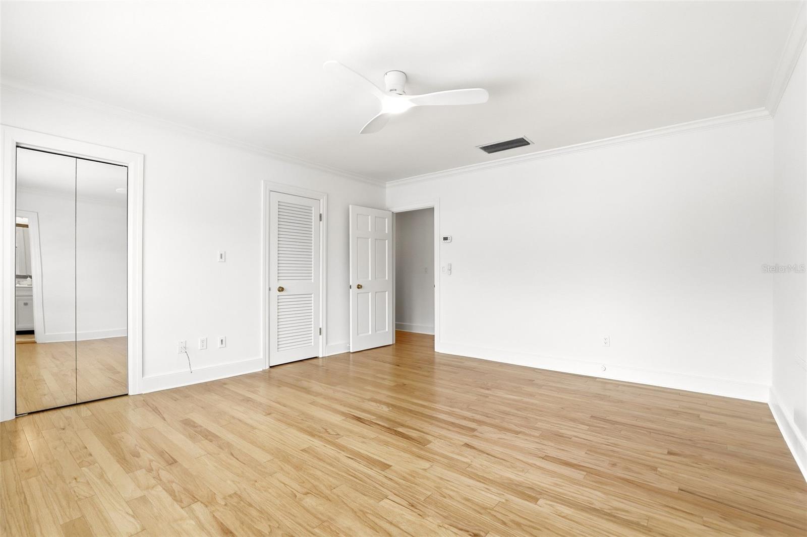 COUNTRY CLUB TWNHS ESTATES - Residential