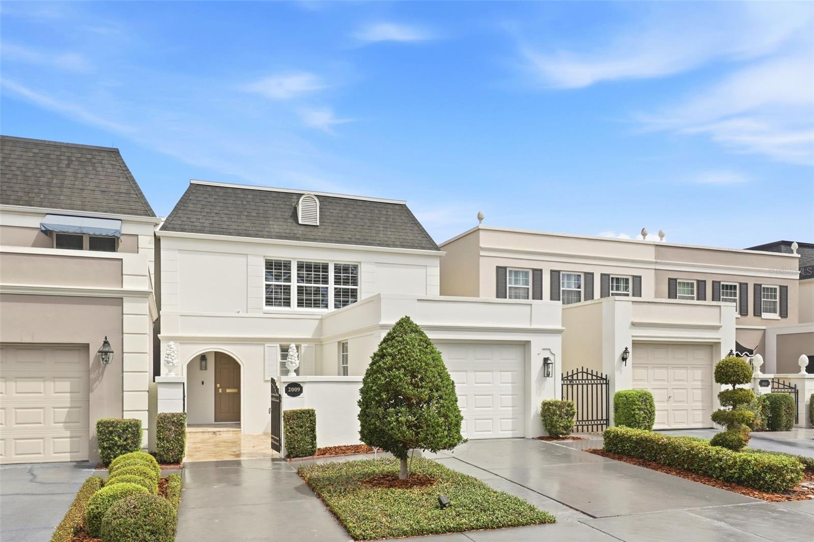 COUNTRY CLUB TWNHS ESTATES - Residential