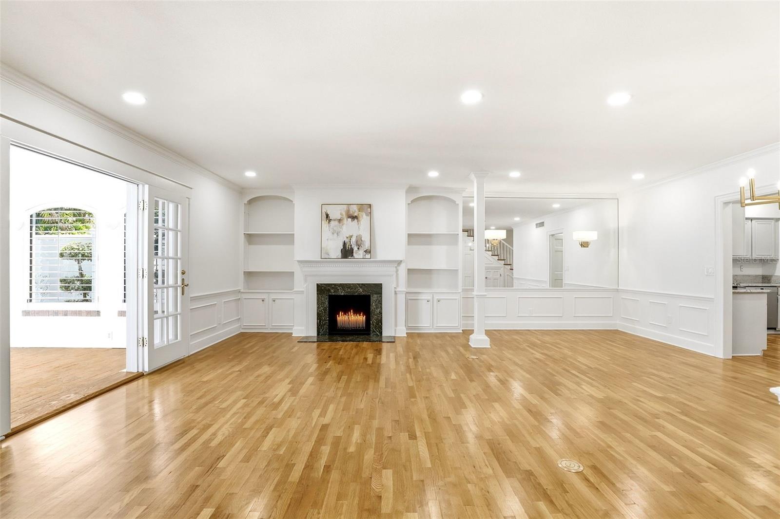 COUNTRY CLUB TWNHS ESTATES - Residential