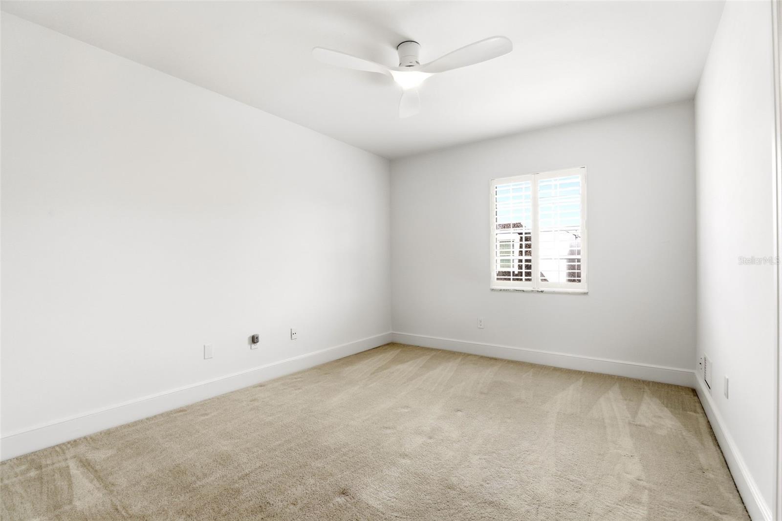 COUNTRY CLUB TWNHS ESTATES - Residential