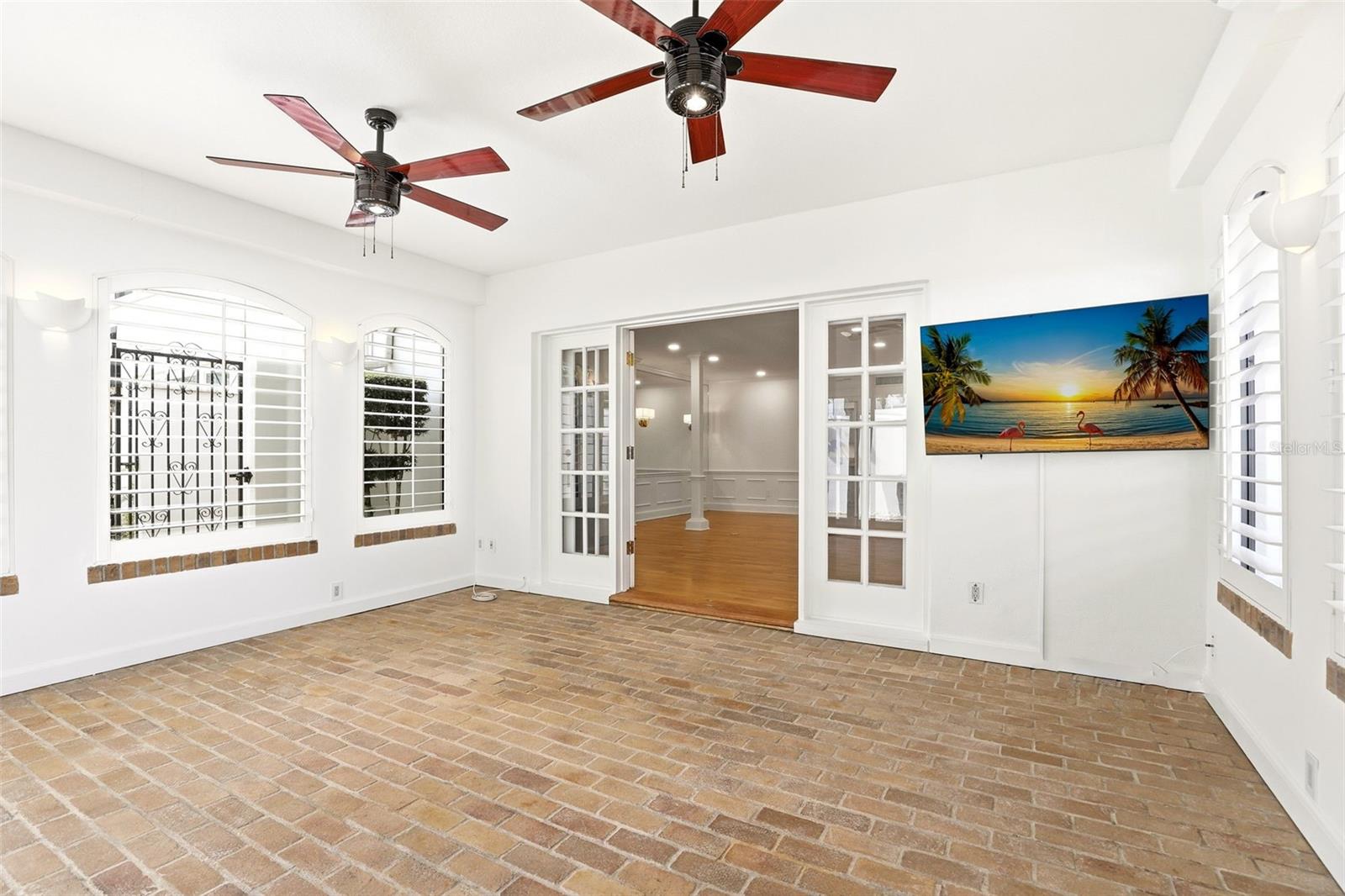 COUNTRY CLUB TWNHS ESTATES - Residential