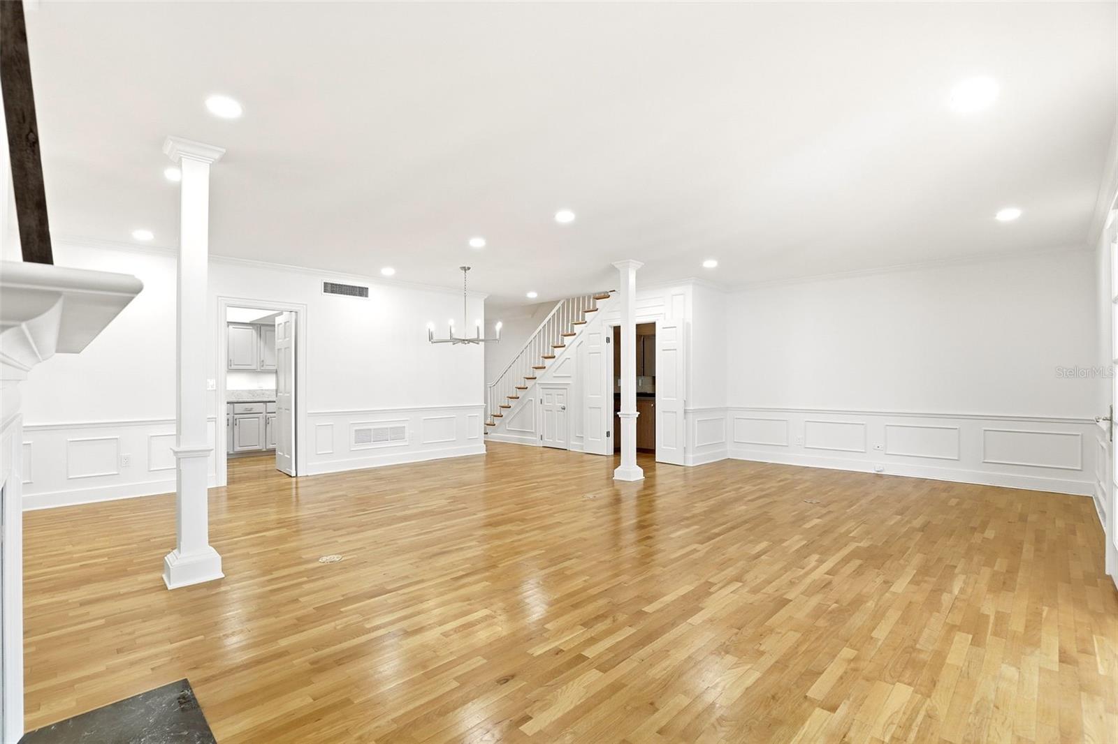 COUNTRY CLUB TWNHS ESTATES - Residential