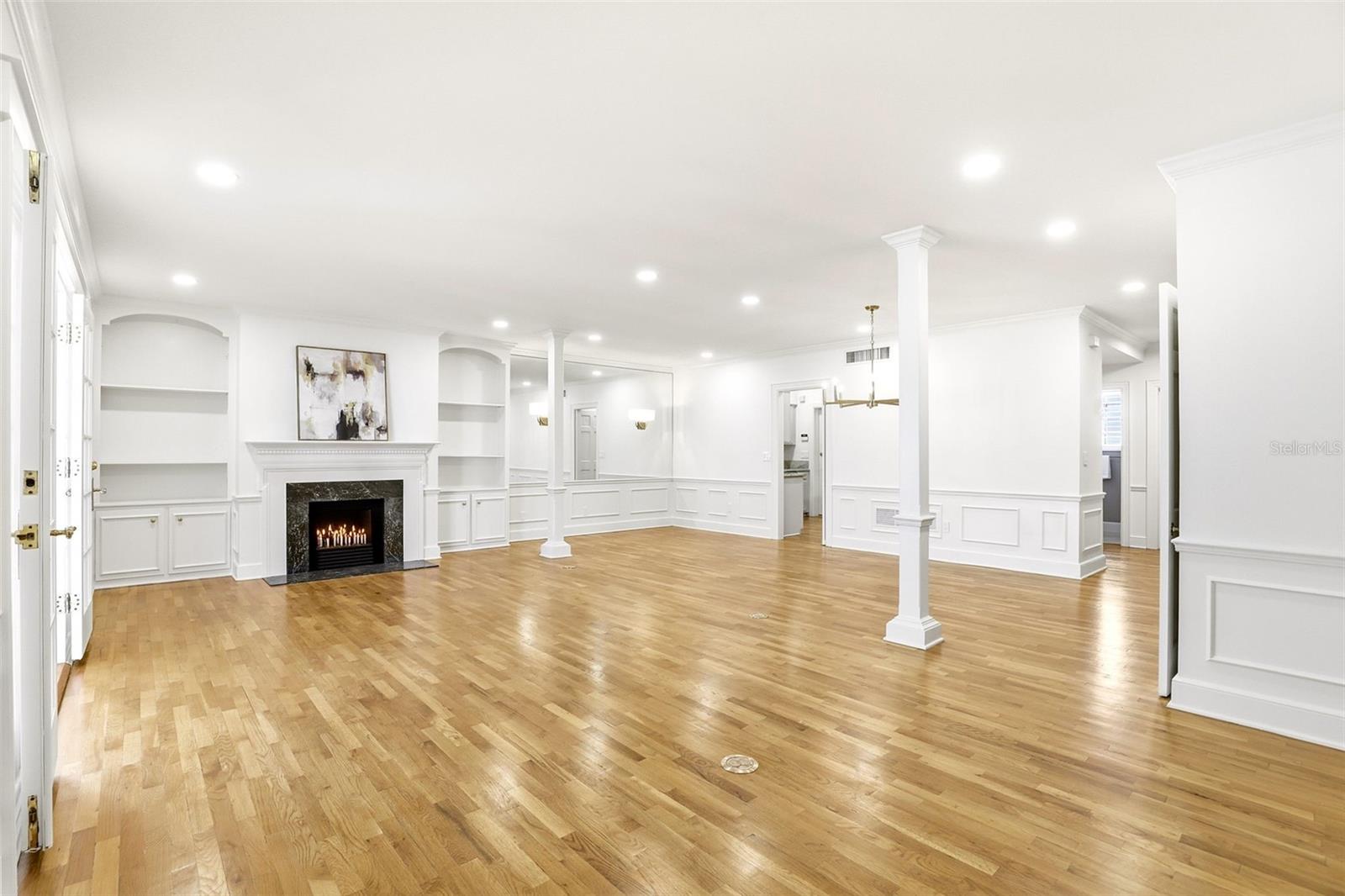 COUNTRY CLUB TWNHS ESTATES - Residential