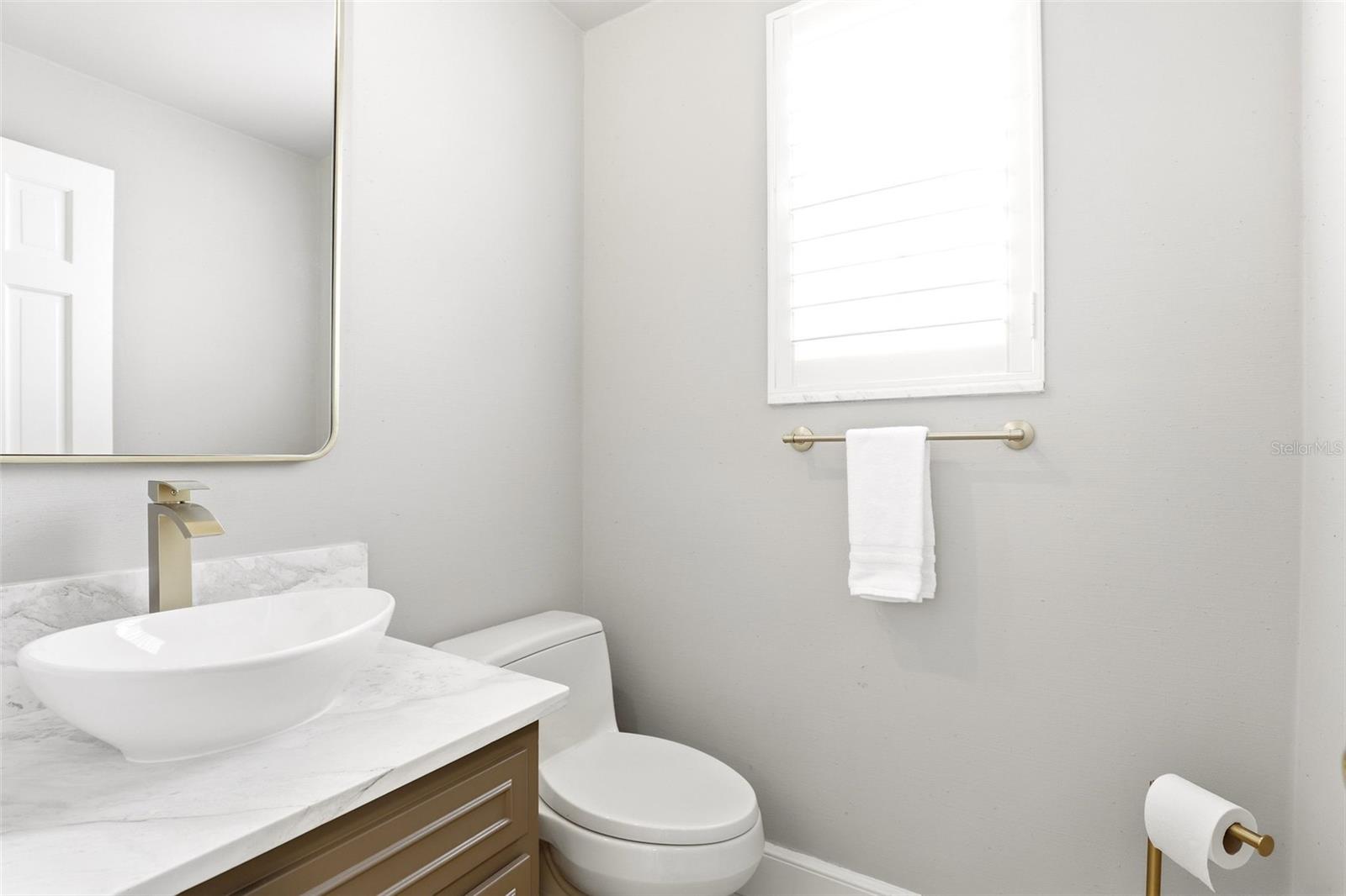 COUNTRY CLUB TWNHS ESTATES - Residential