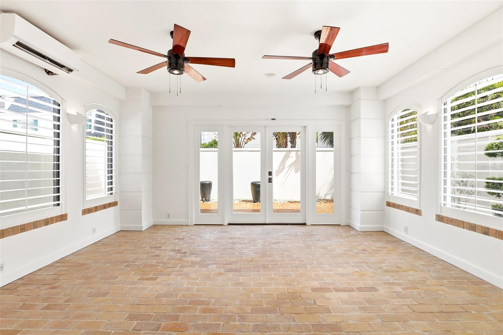 COUNTRY CLUB TWNHS ESTATES - Residential