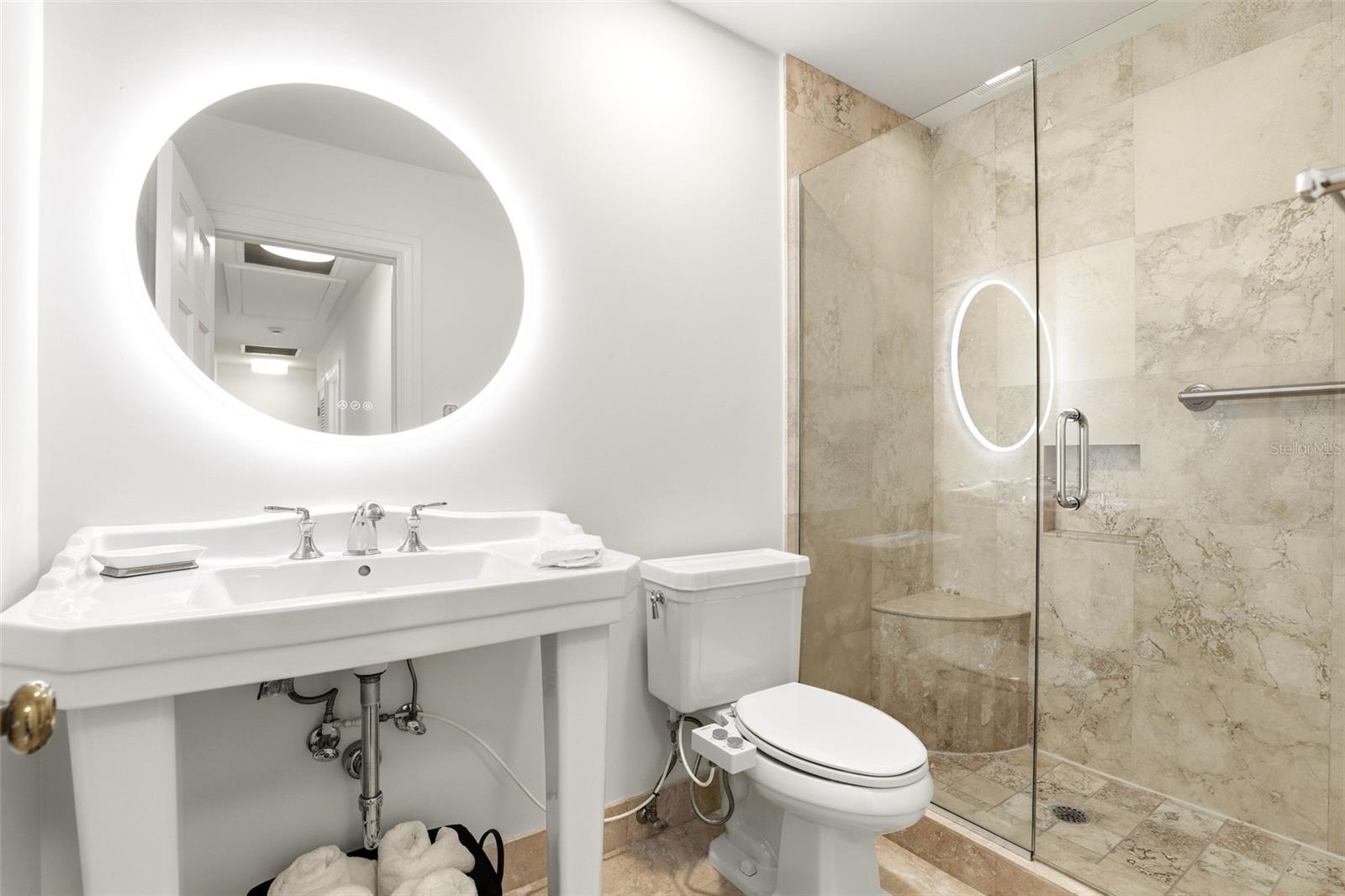 COUNTRY CLUB TWNHS ESTATES - Residential