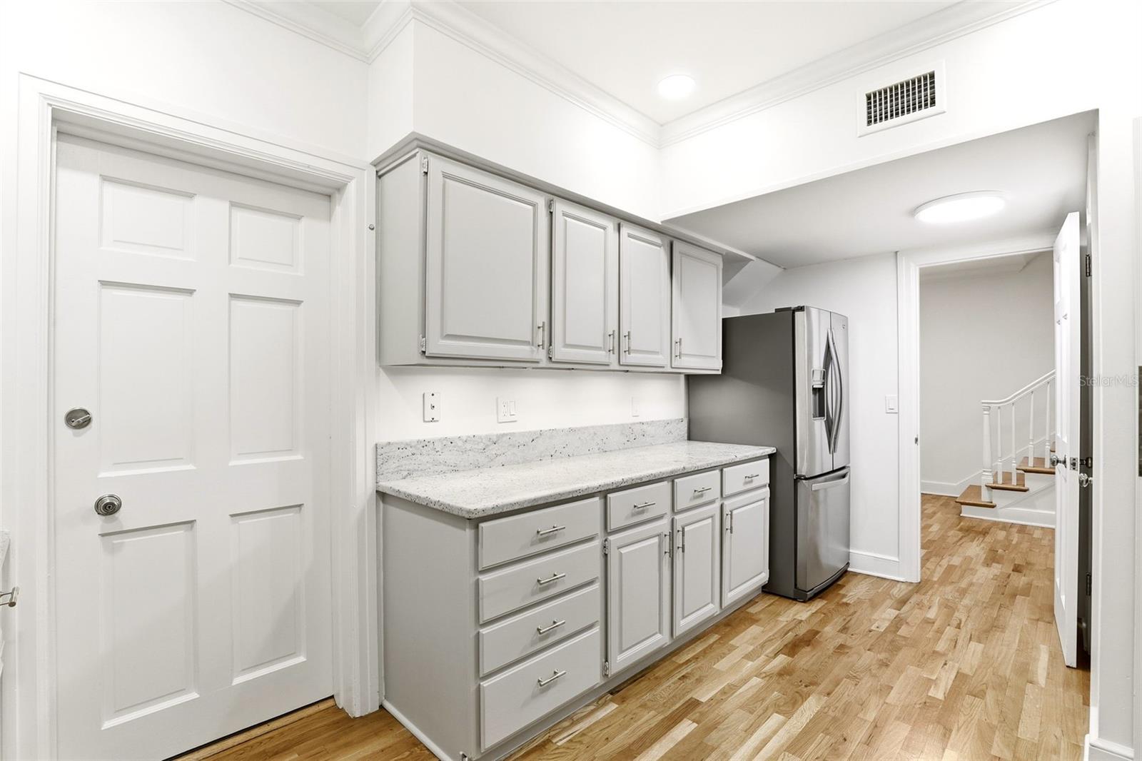 COUNTRY CLUB TWNHS ESTATES - Residential