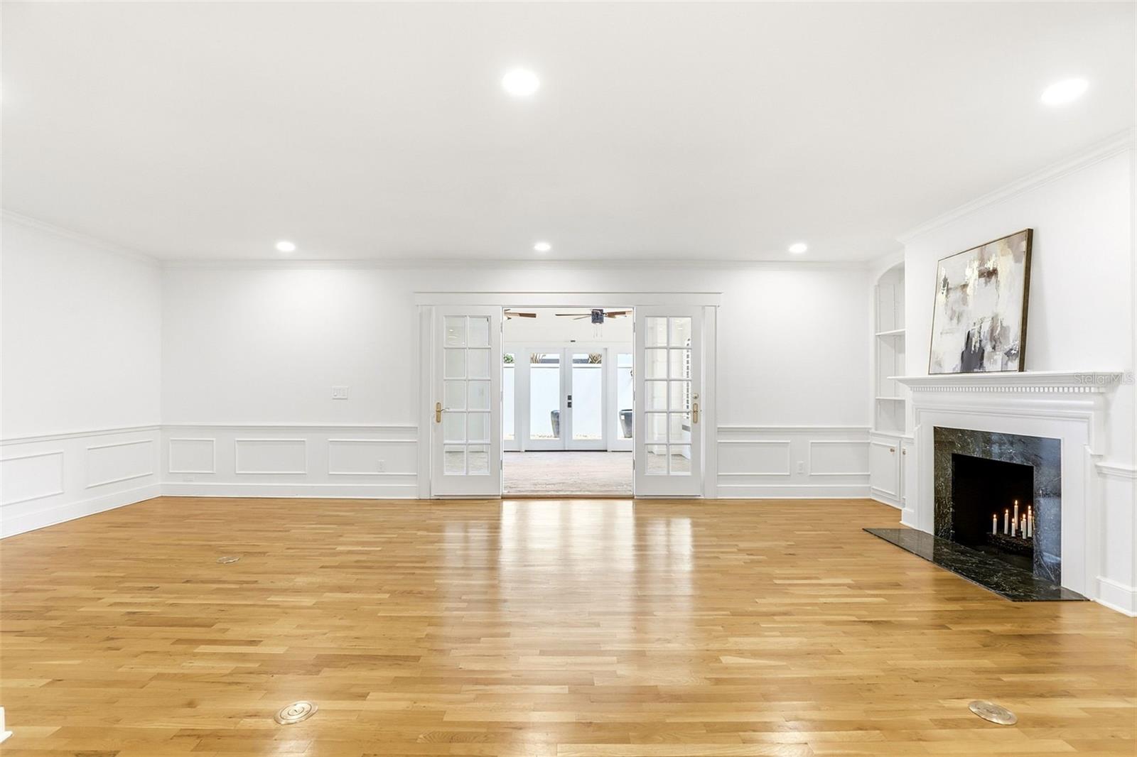 COUNTRY CLUB TWNHS ESTATES - Residential