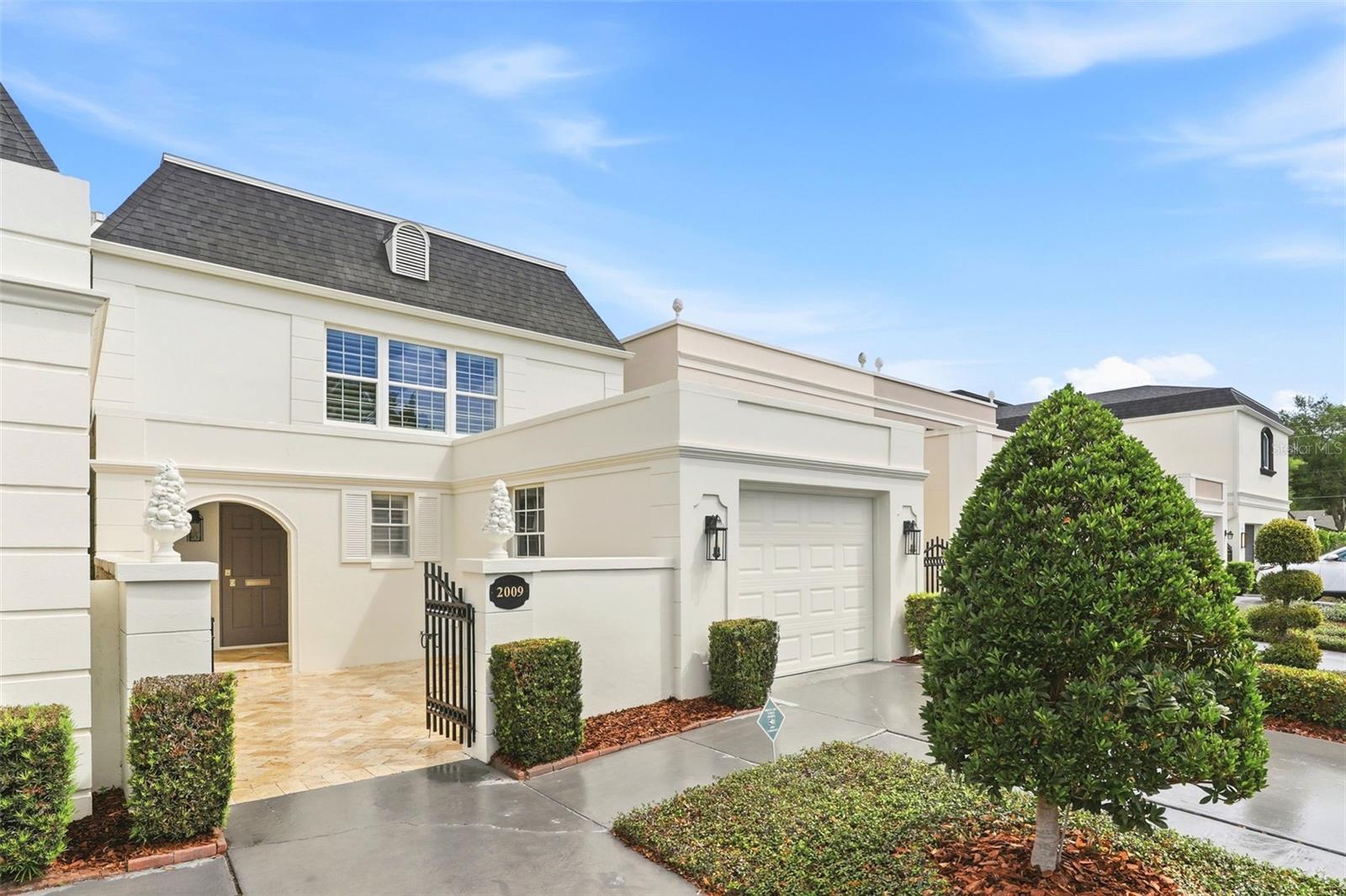 COUNTRY CLUB TWNHS ESTATES - Residential