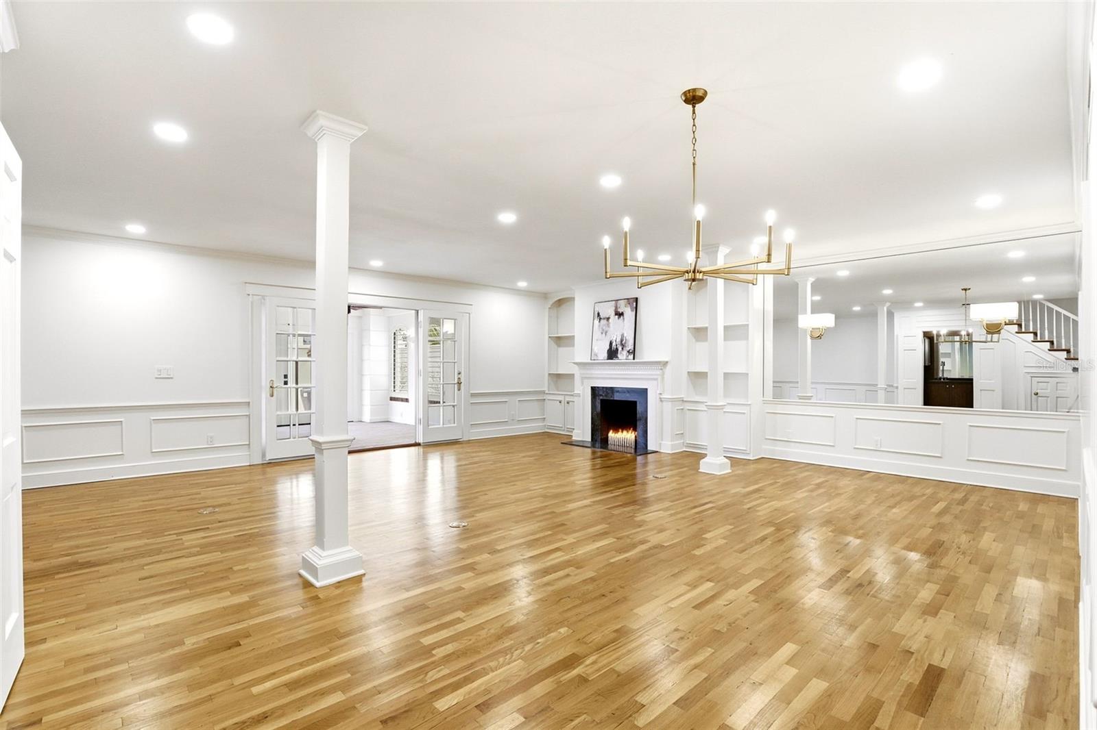 COUNTRY CLUB TWNHS ESTATES - Residential