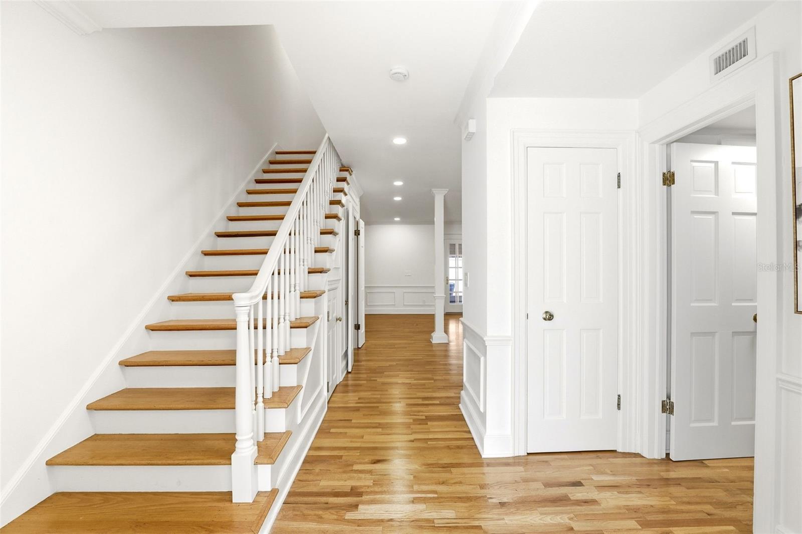 COUNTRY CLUB TWNHS ESTATES - Residential