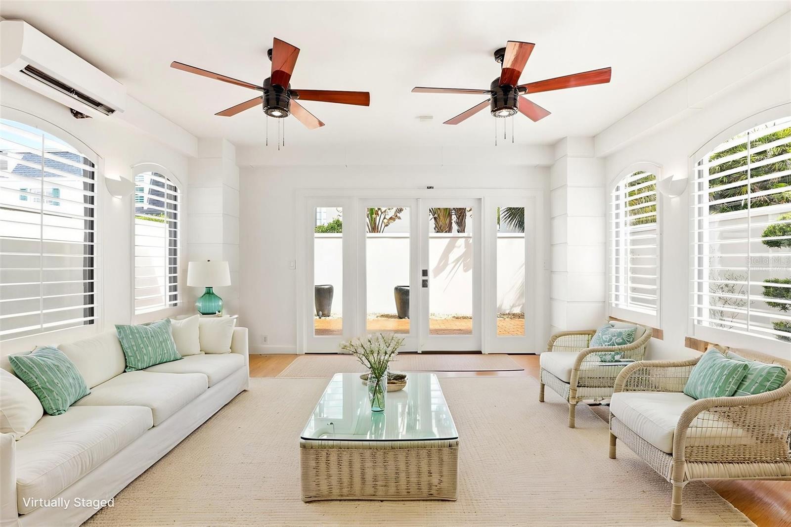 COUNTRY CLUB TWNHS ESTATES - Residential