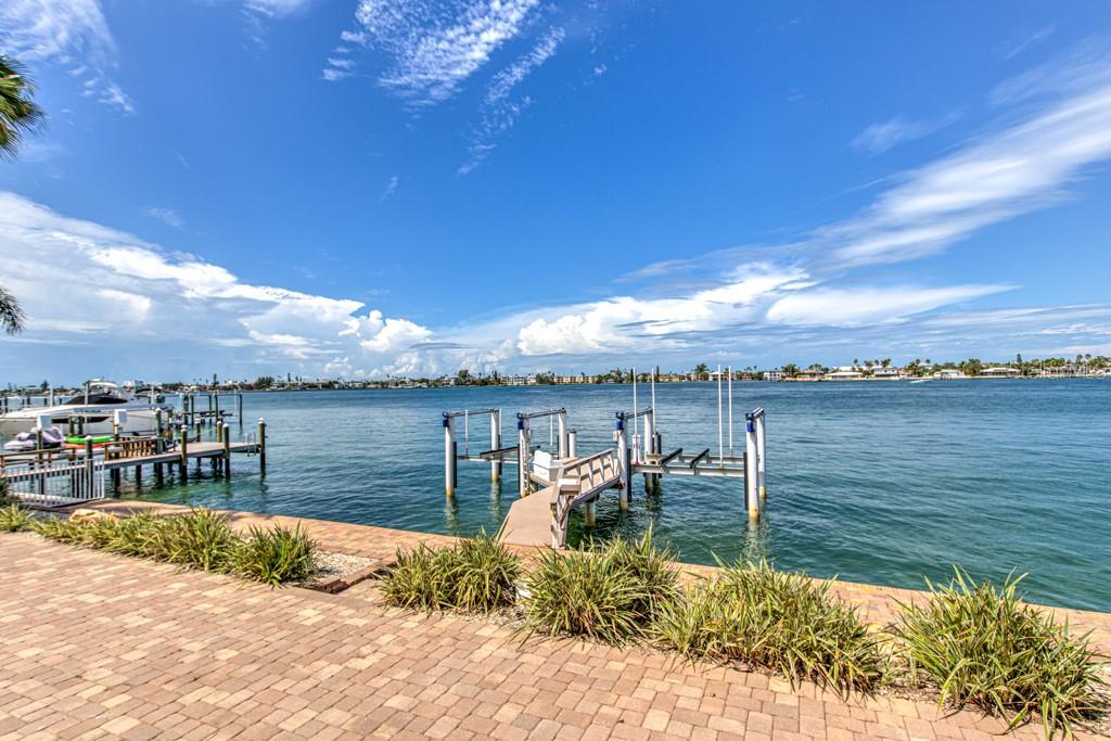 TIERRA VERDE - Residential