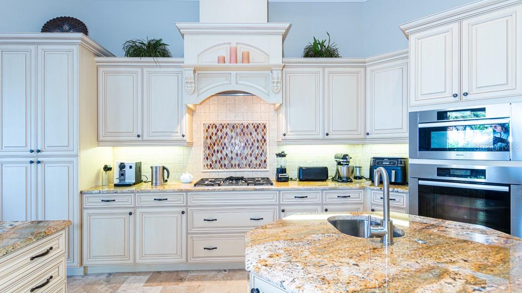 TIERRA VERDE - Residential