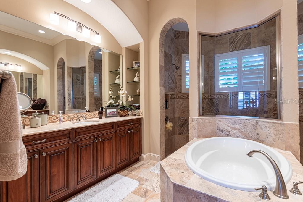 TIERRA VERDE - Residential