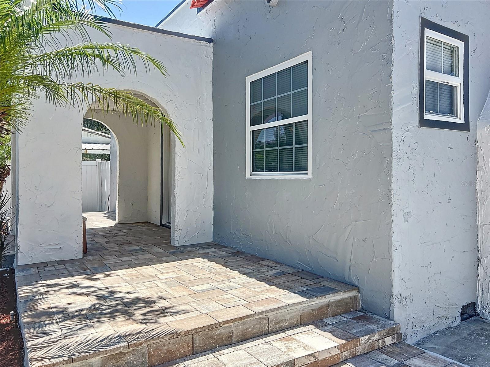2409 E MAGNOLIA STREET