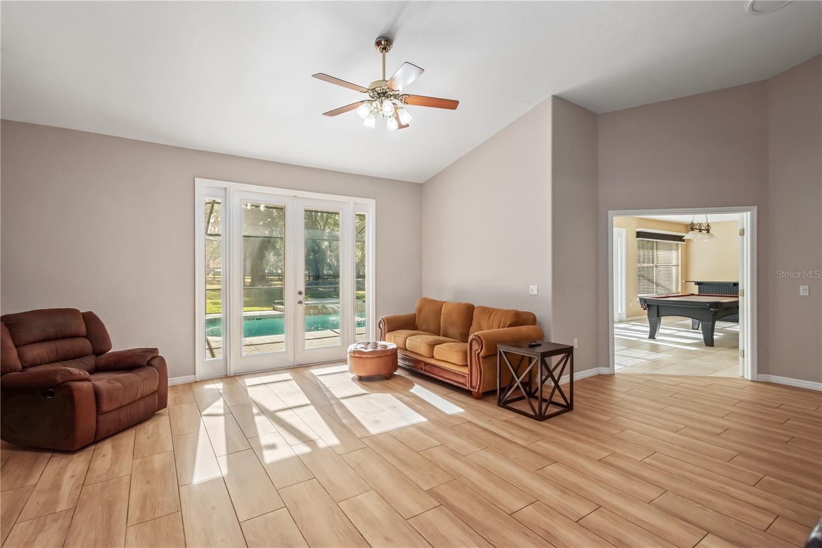 SUMMIT DOWNS - Residential