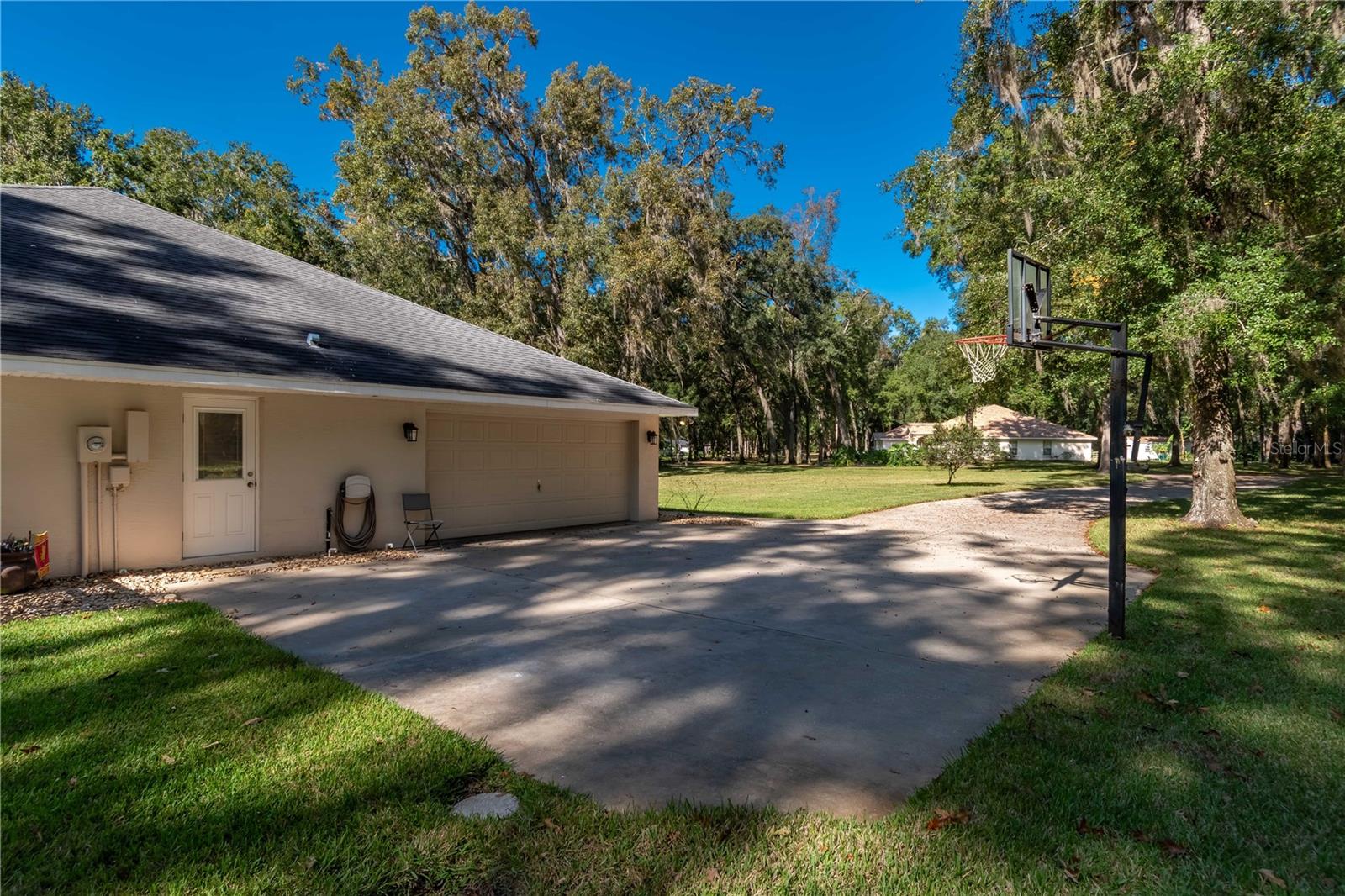 SUMMIT DOWNS - Residential