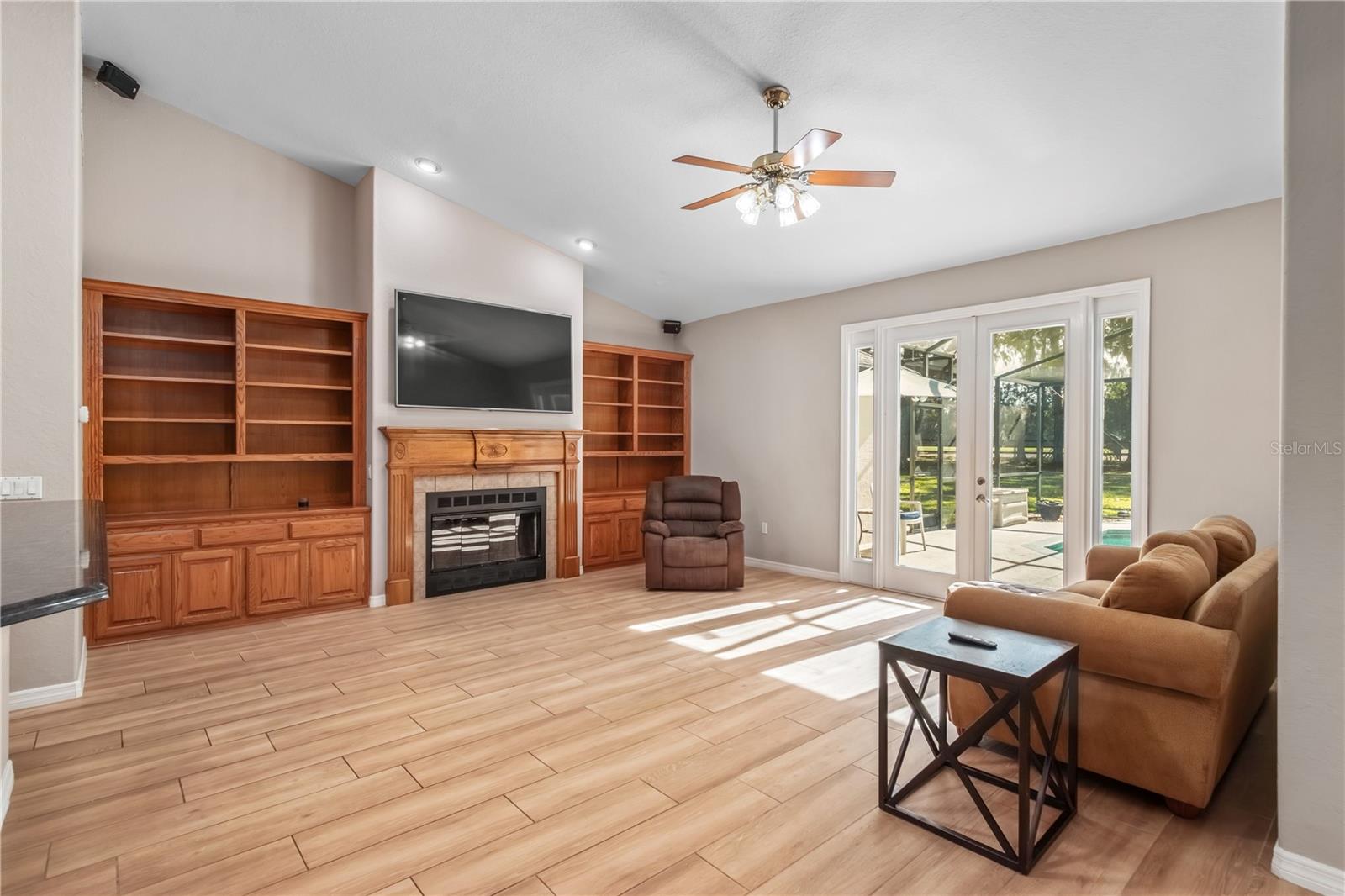 SUMMIT DOWNS - Residential