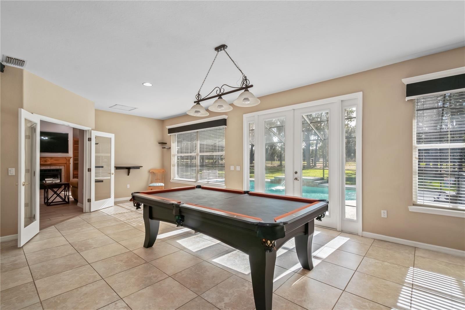 SUMMIT DOWNS - Residential