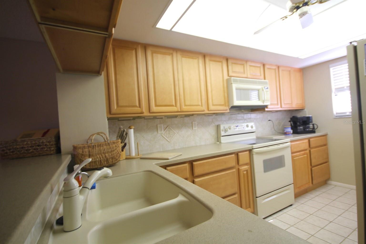 HARBOUR TOWNE - Residential Lease