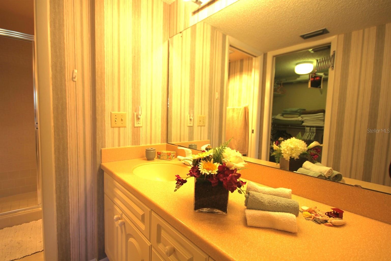 HARBOUR TOWNE - Residential Lease